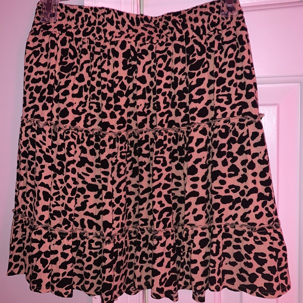 Vestique leopard print skirt in great condition!